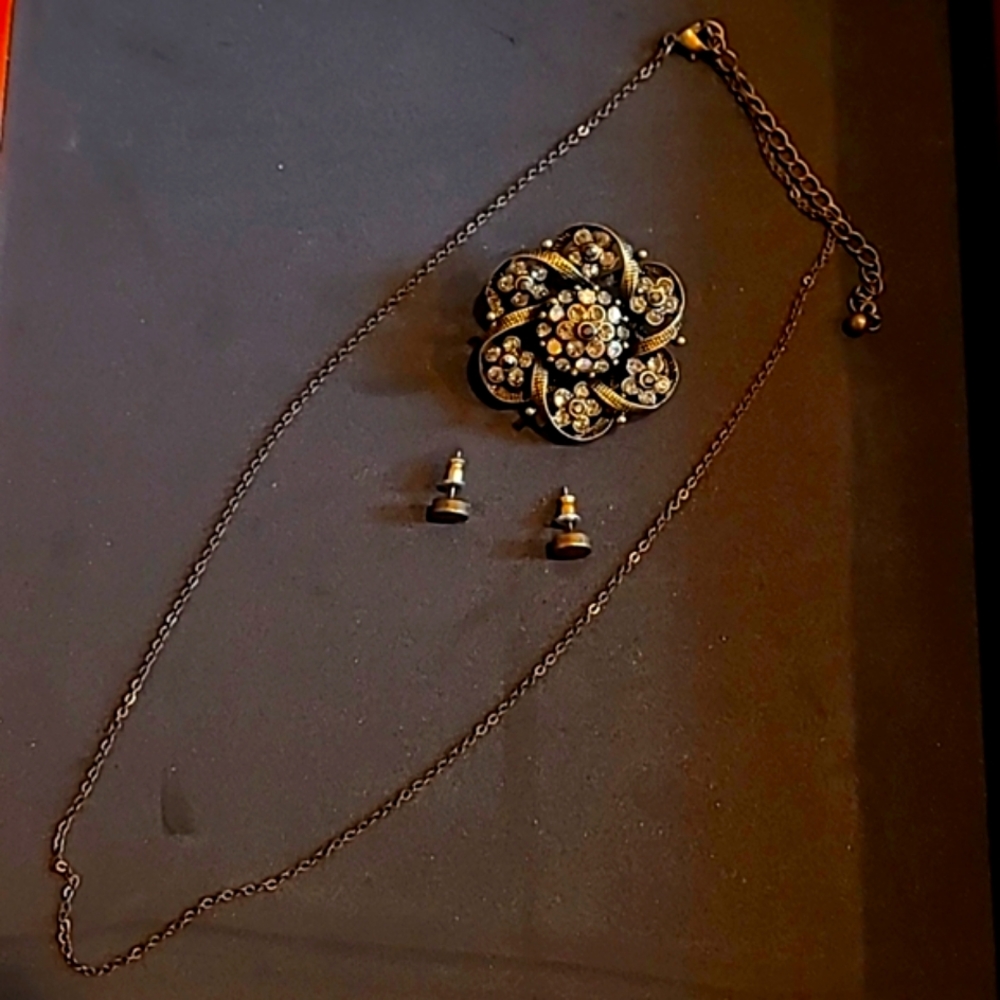 Vintage Look Brooch with necklace and earrings